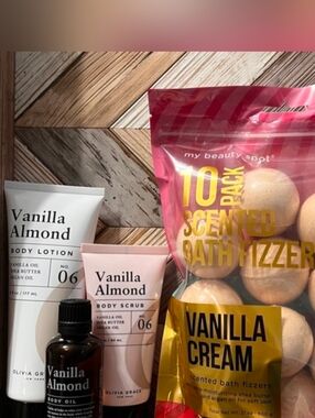 Olivia Grace Vanilla Almond & Cream Bath Set NEW